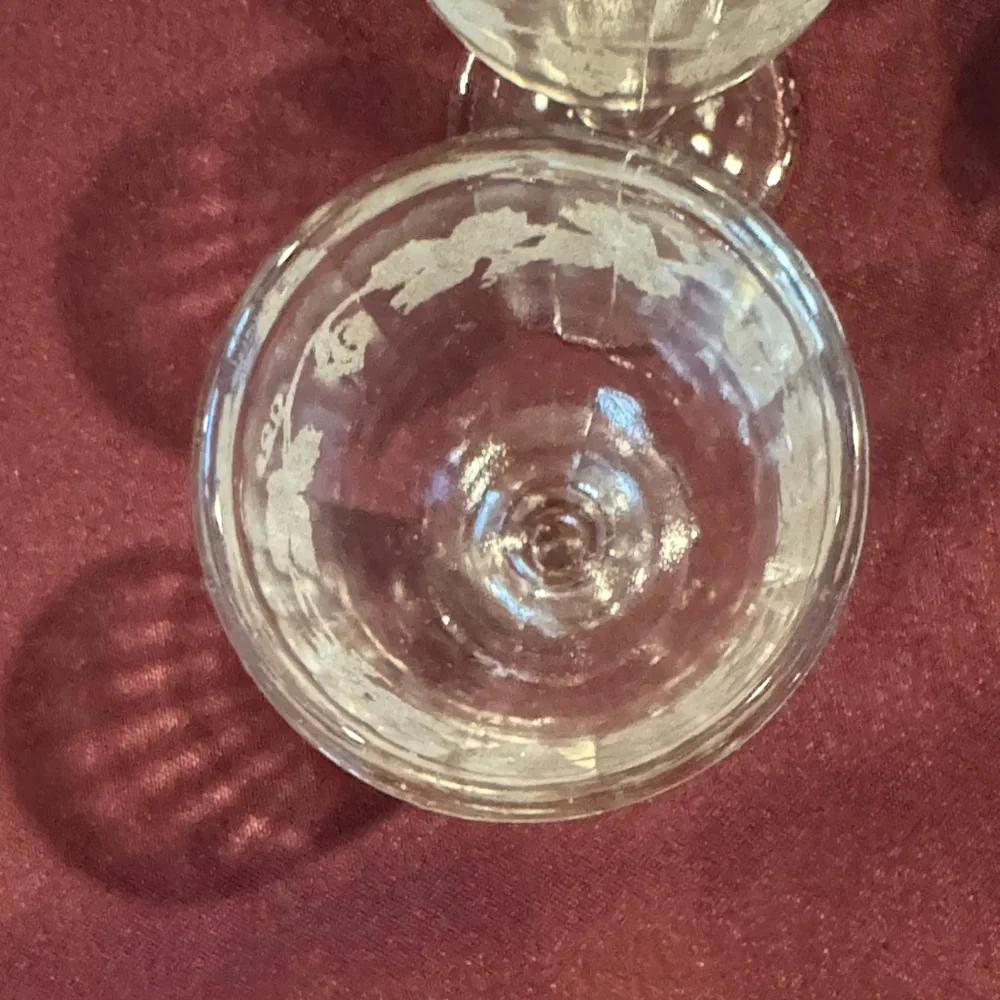 Vintage Leaf-Patterned Cordial Glasses (Set of 6) - Picture 3 of 8